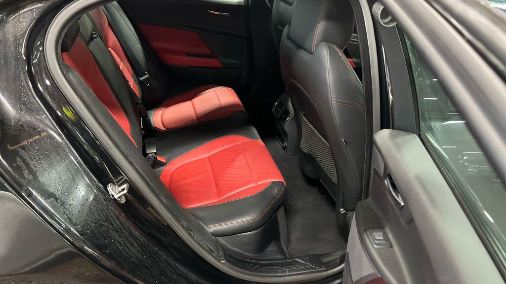 Used Jaguar XE 2016 for sale - 77021289: Photo 3