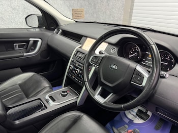 Used Land Rover Discovery Sport 2017 for sale - 75351100: Photo