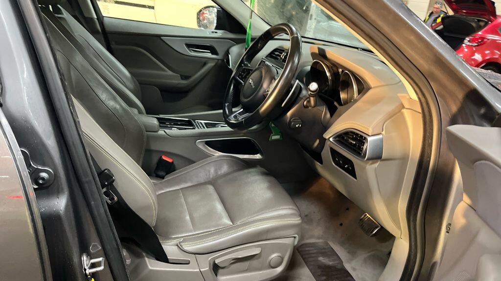 Used Jaguar F-Pace 2017 for sale - 77724134: Photo 2