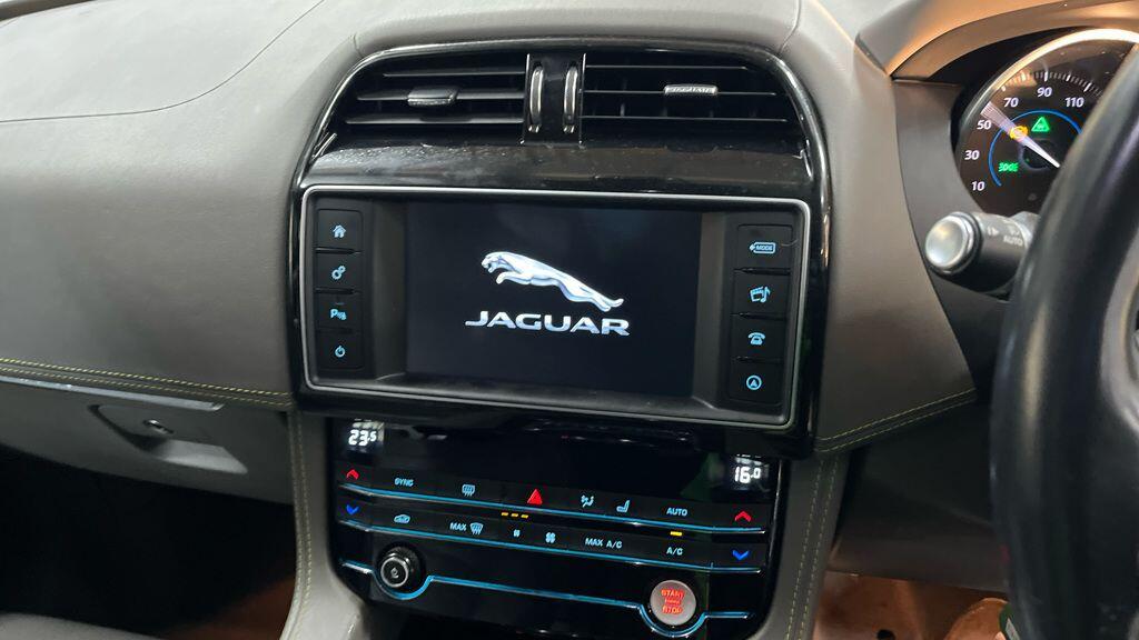 Used Jaguar F-Pace 2017 for sale - 77724134: Photo 4