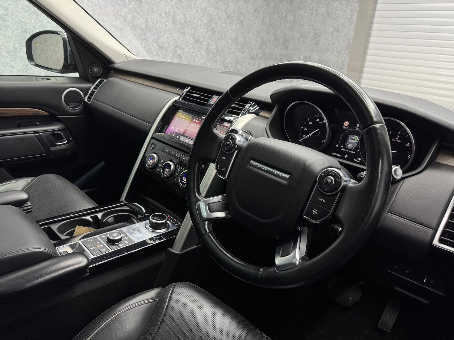 Used Land Rover Discovery 2017 for sale - 77723282: Photo 2