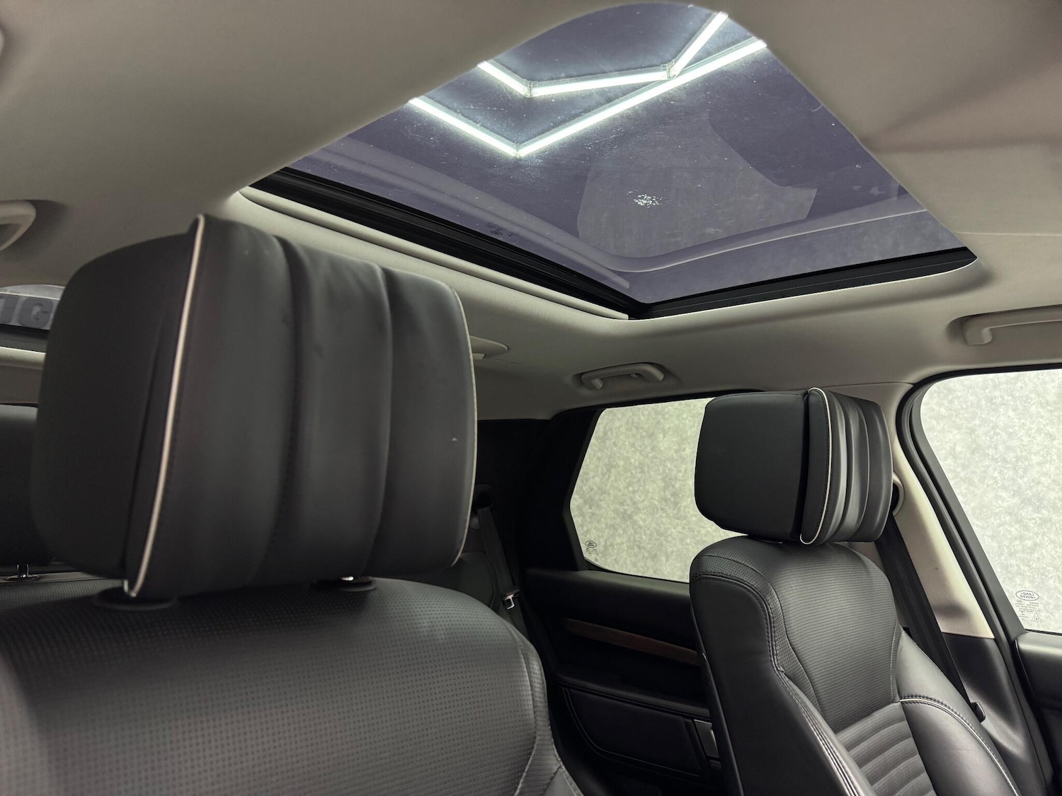 Used Land Rover Discovery 2017 for sale - 77723282: Photo 5