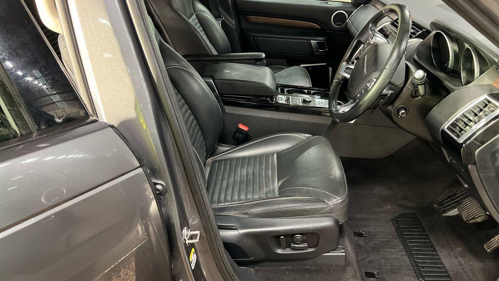 Used Land Rover Discovery 2017 for sale - 76432958: Photo 2