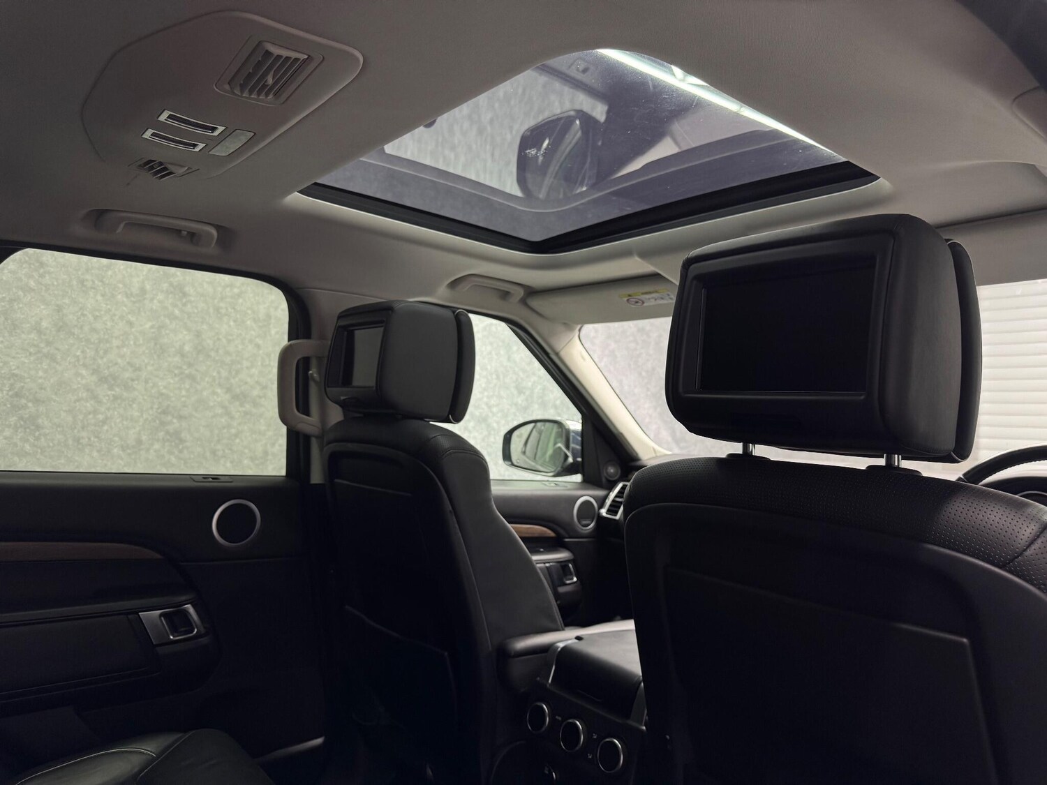 Used Land Rover Discovery 2017 for sale - 76432958: Photo 26