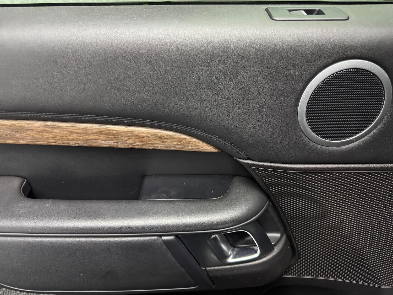 Used Land Rover Discovery 2017 for sale - 76432958: Photo 30