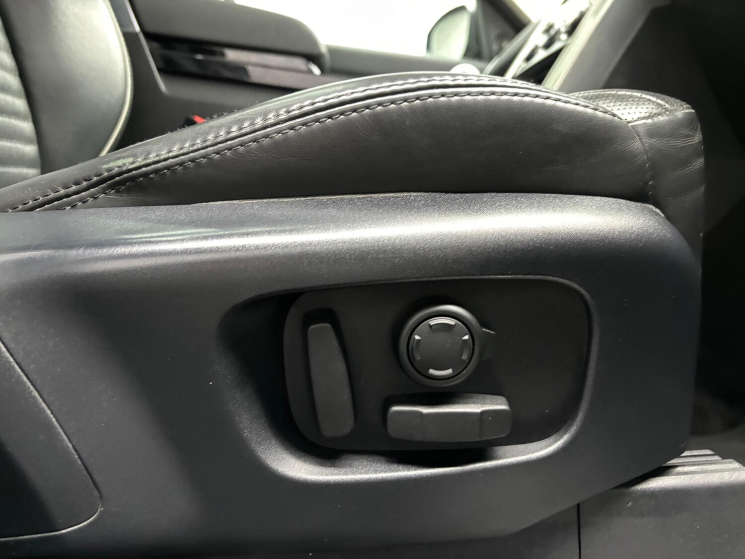 Used Land Rover Discovery 2017 for sale - 77331410: Photo 38