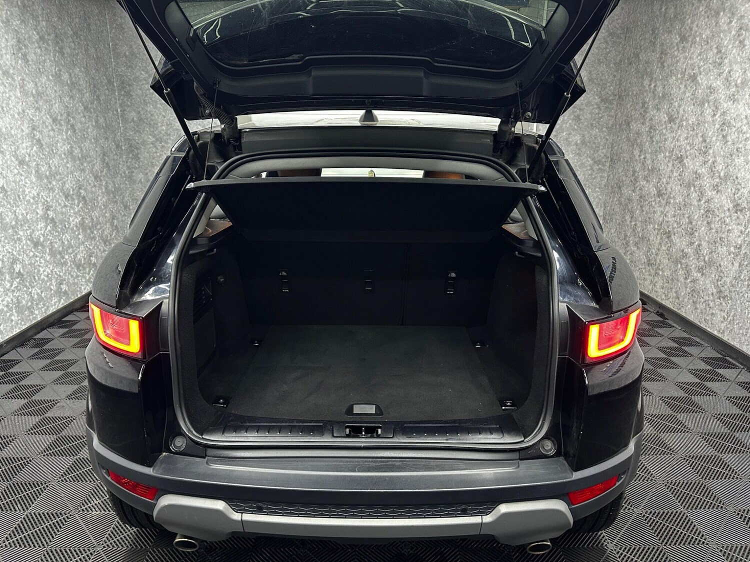 Used Land Rover Range Rover Evoque 2018 for sale - 77376403: Photo 24