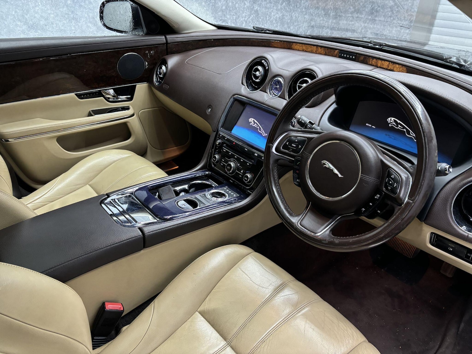 Used Jaguar XJ 2010 for sale - 78058387: Photo 2