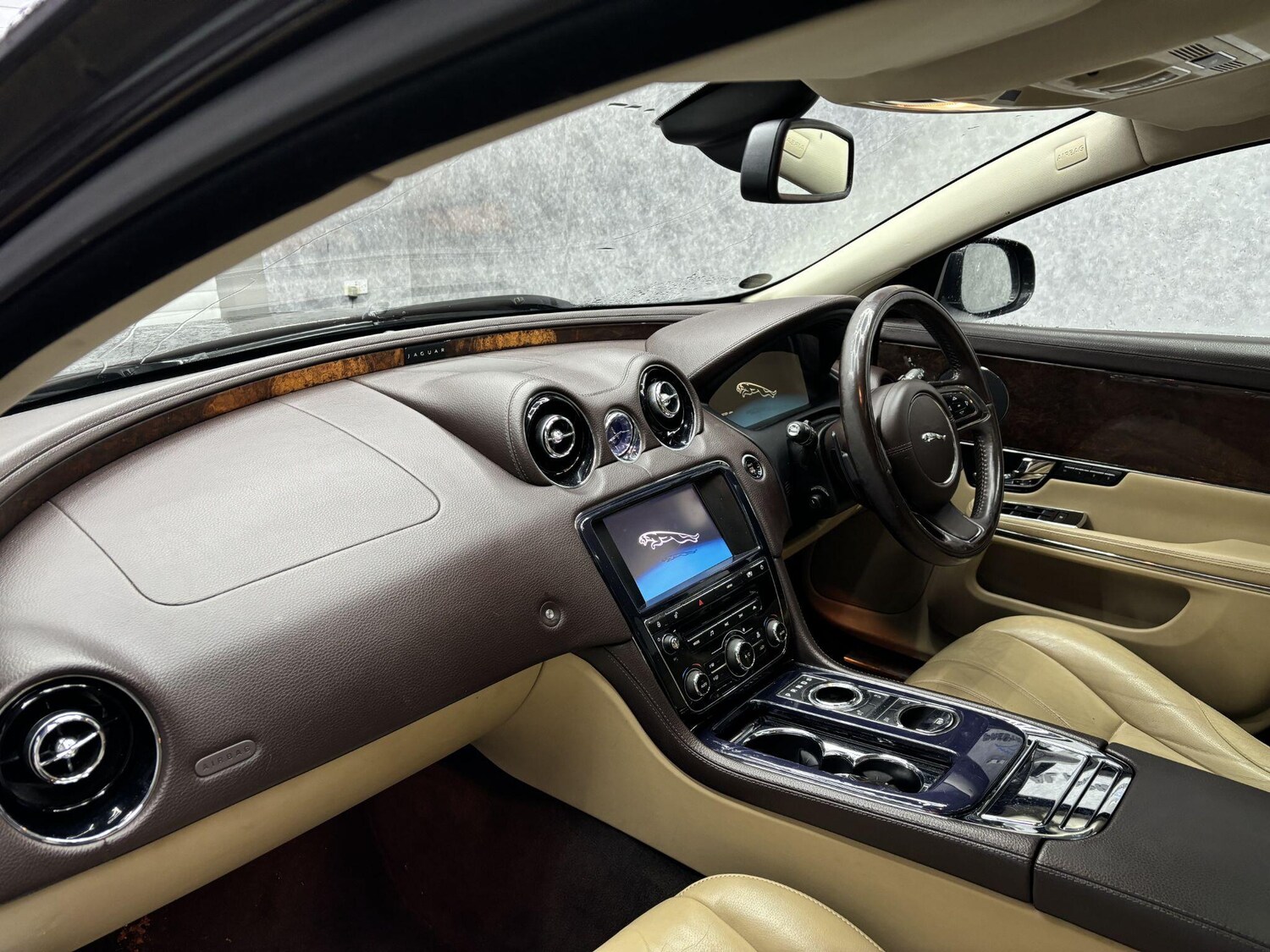 Used Jaguar XJ 2010 for sale - 78058387: Photo 6