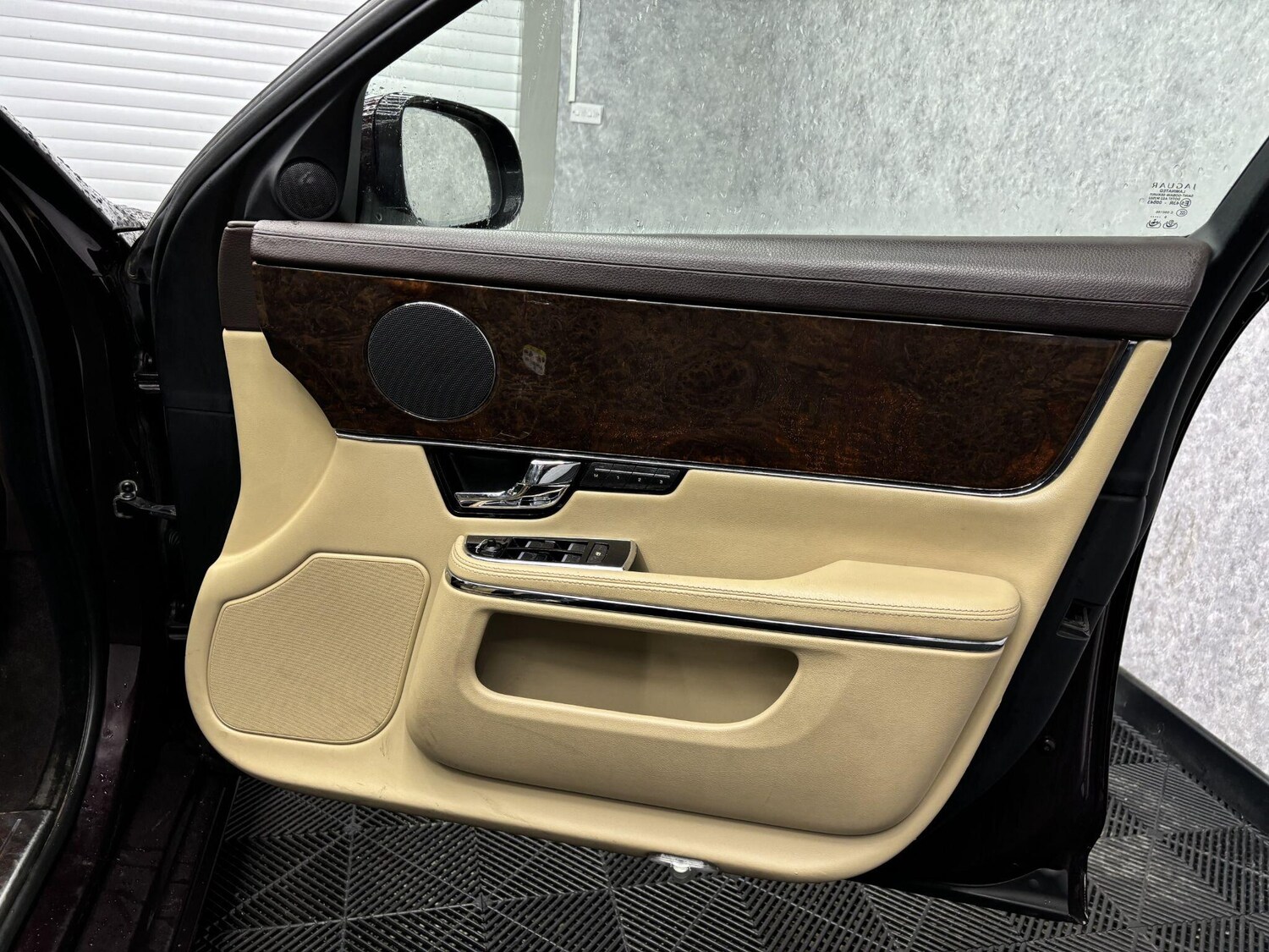 Used Jaguar XJ 2010 for sale - 78058387: Photo 9