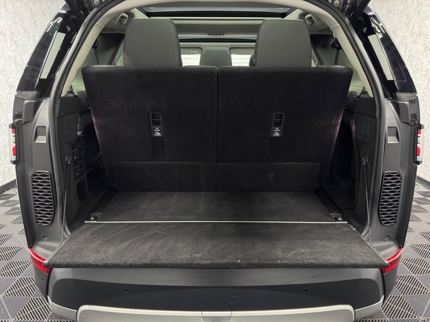 Used Land Rover Discovery 2017 for sale - 76499417: Photo 37