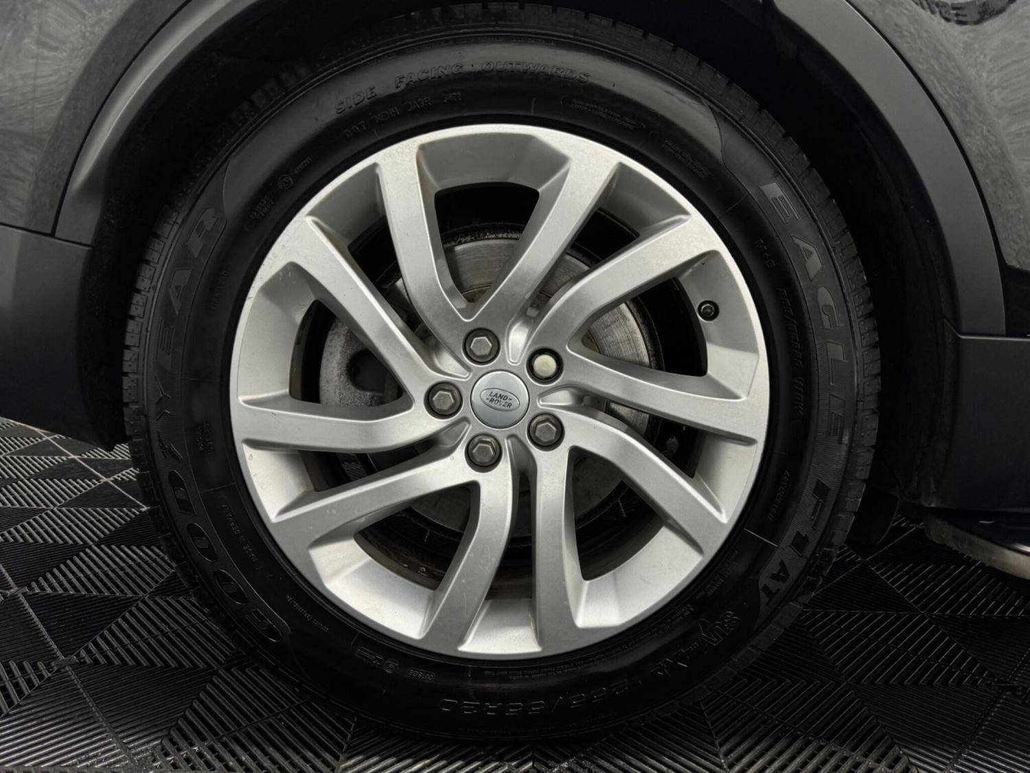 Used Land Rover Discovery 2017 for sale - 76499417: Photo 42