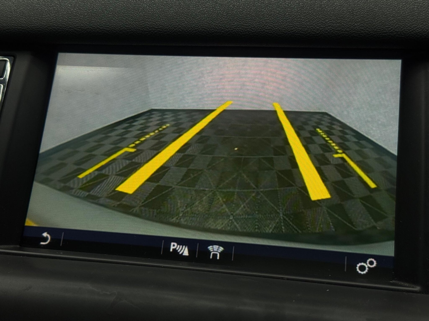 Used Land Rover Discovery Sport 2016 for sale - 78058947: Photo 12