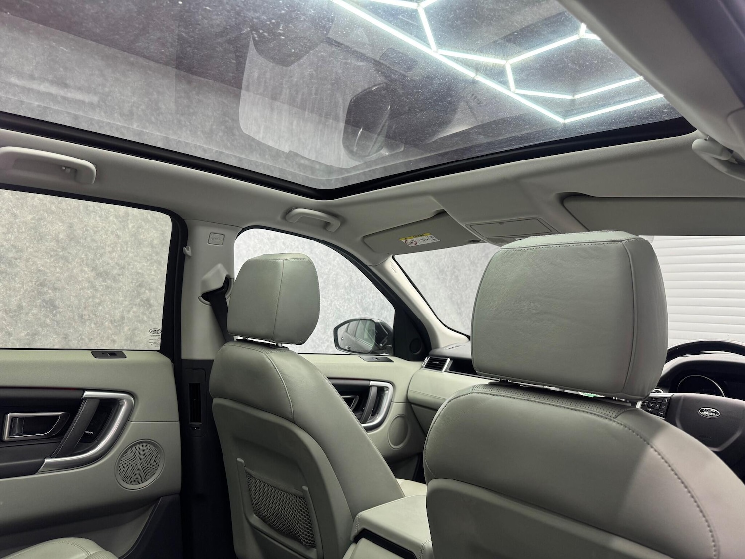 Used Land Rover Discovery Sport 2016 for sale - 78058947: Photo 18