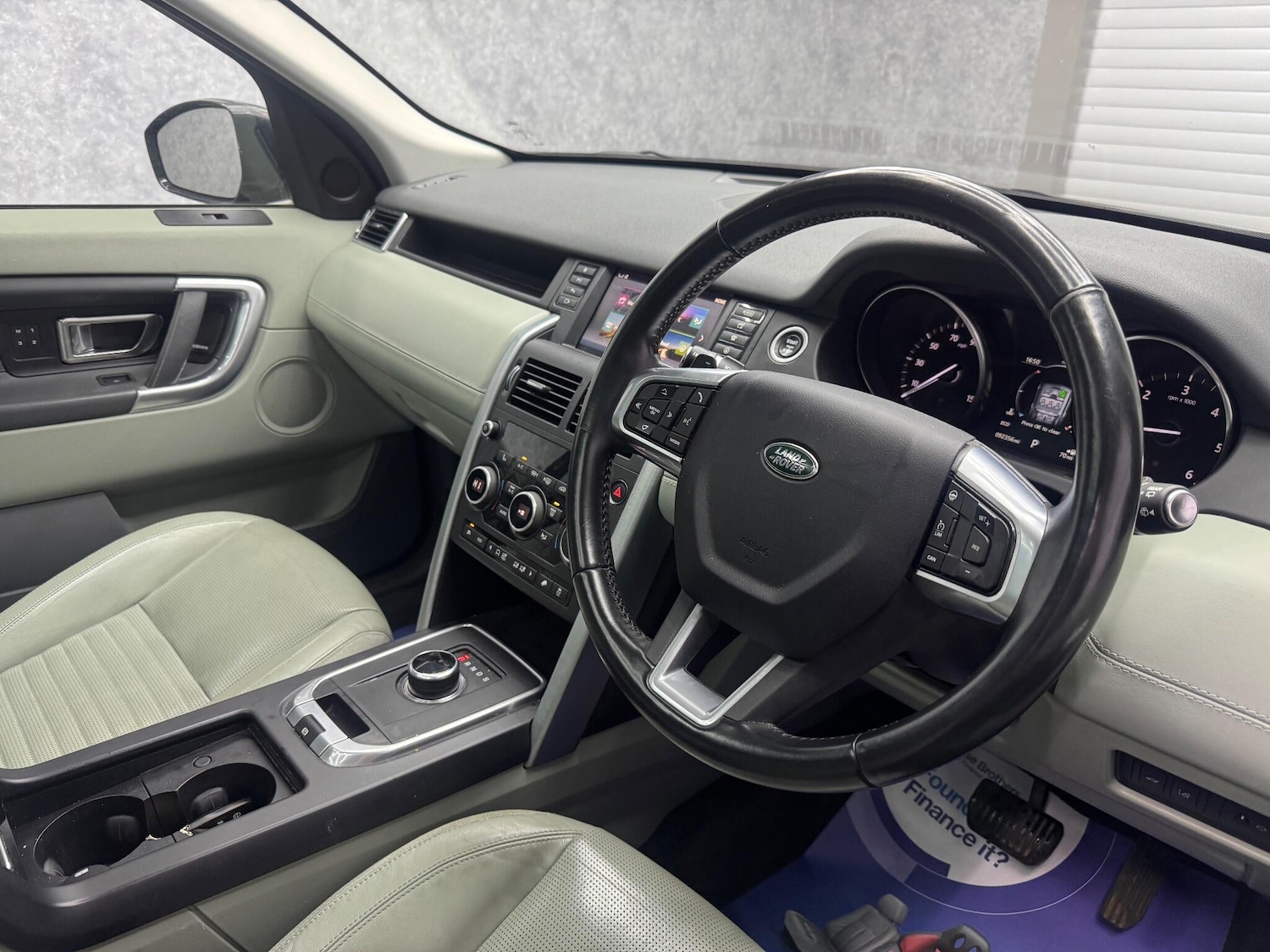 Used Land Rover Discovery Sport 2016 for sale - 78058947: Photo 2