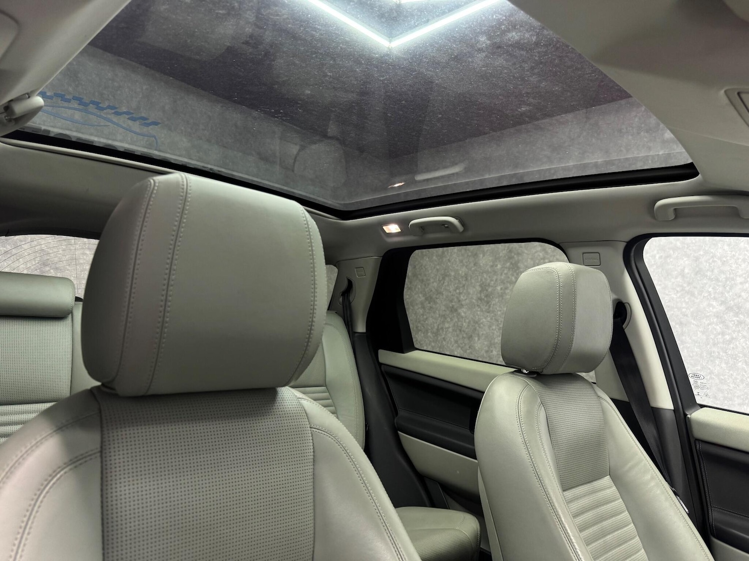 Used Land Rover Discovery Sport 2016 for sale - 78058947: Photo 5