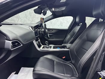 Used Jaguar XE 2019 for sale - 79664391: Photo