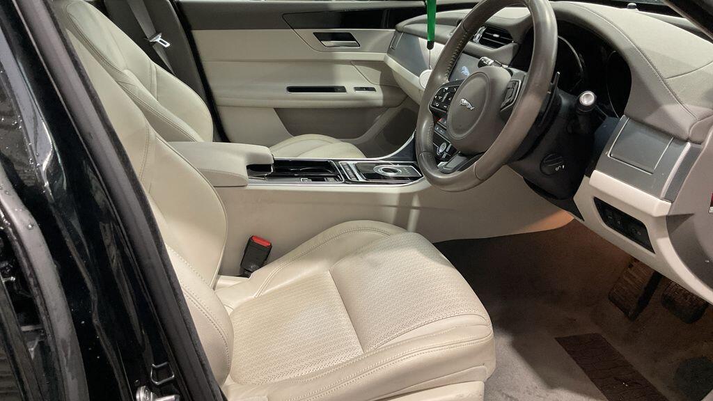Used Jaguar XF 2016 for sale - 77377173: Photo 2