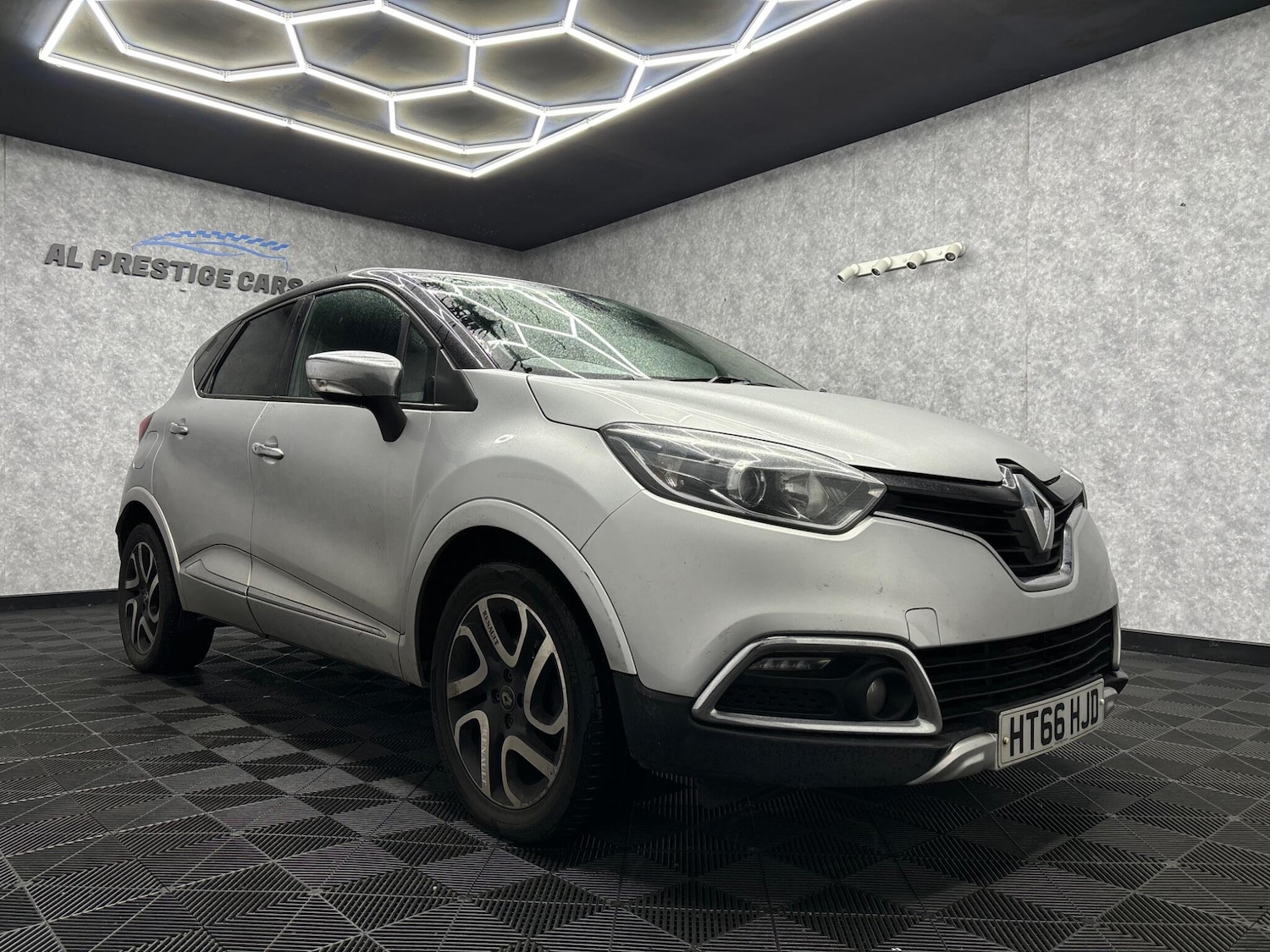 Used Renault Captur 2017 for sale - 77683497: Photo 16