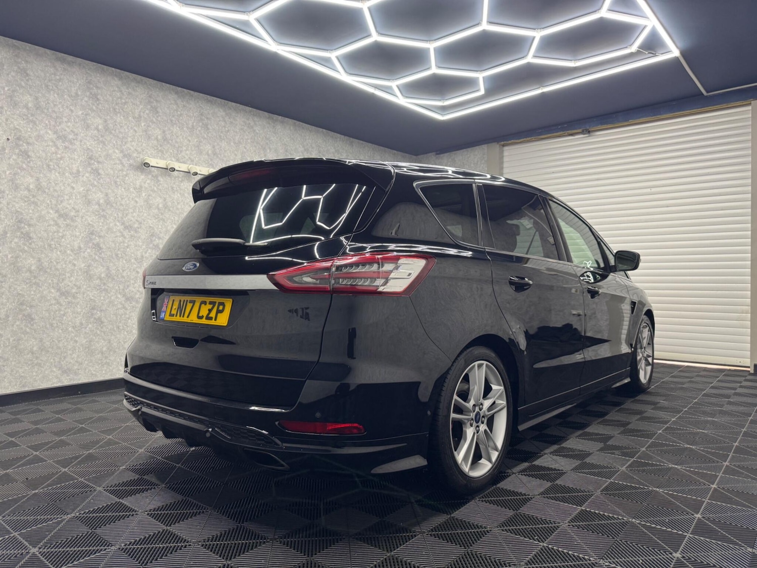 Used Ford S-Max 2017 for sale - 76151615: Photo 4