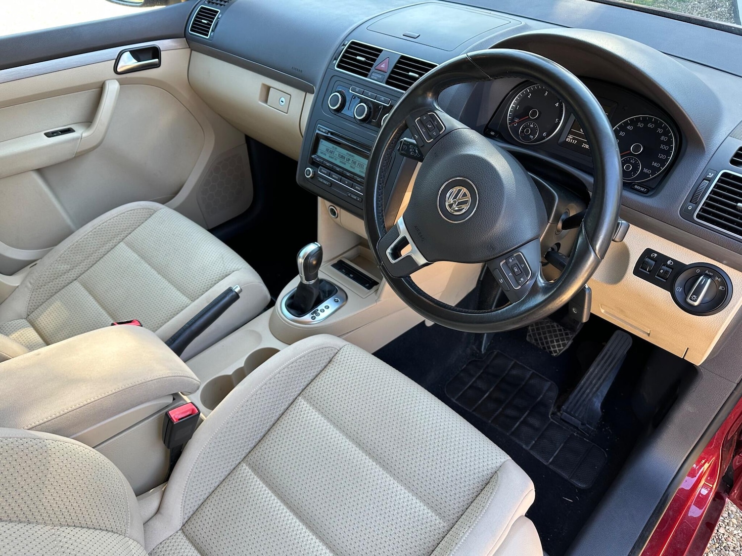 Used Volkswagen Touran 2011 for sale - 78058269: Photo 2