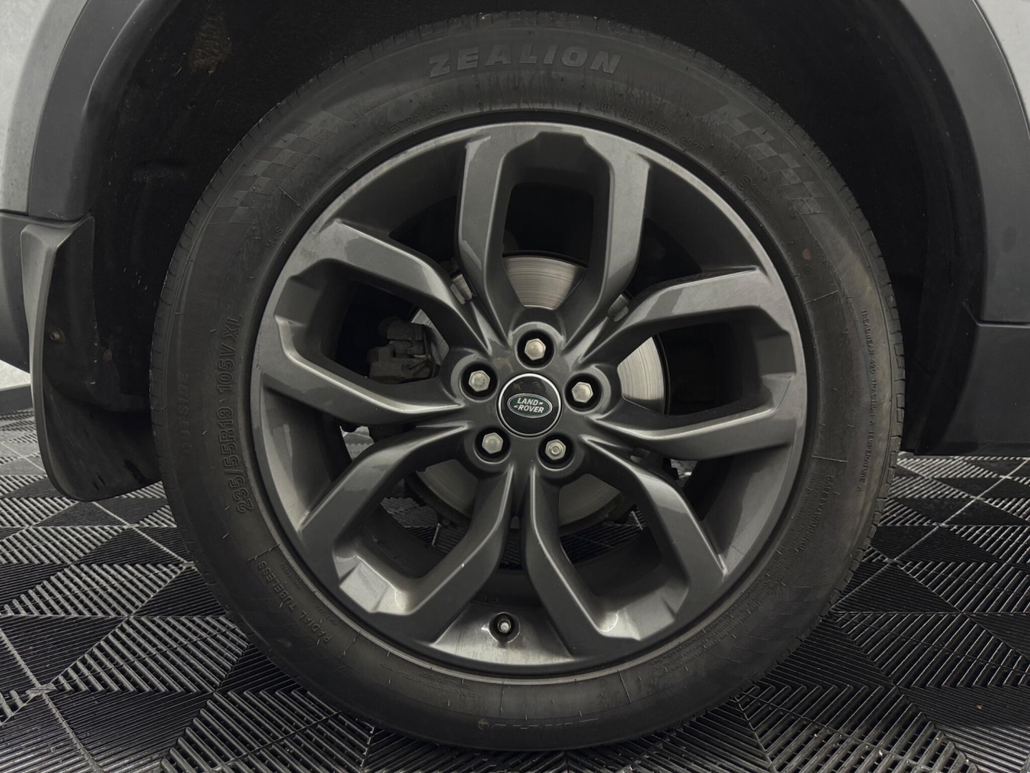 Used Land Rover Discovery Sport 2018 for sale - 76689979: Photo 32