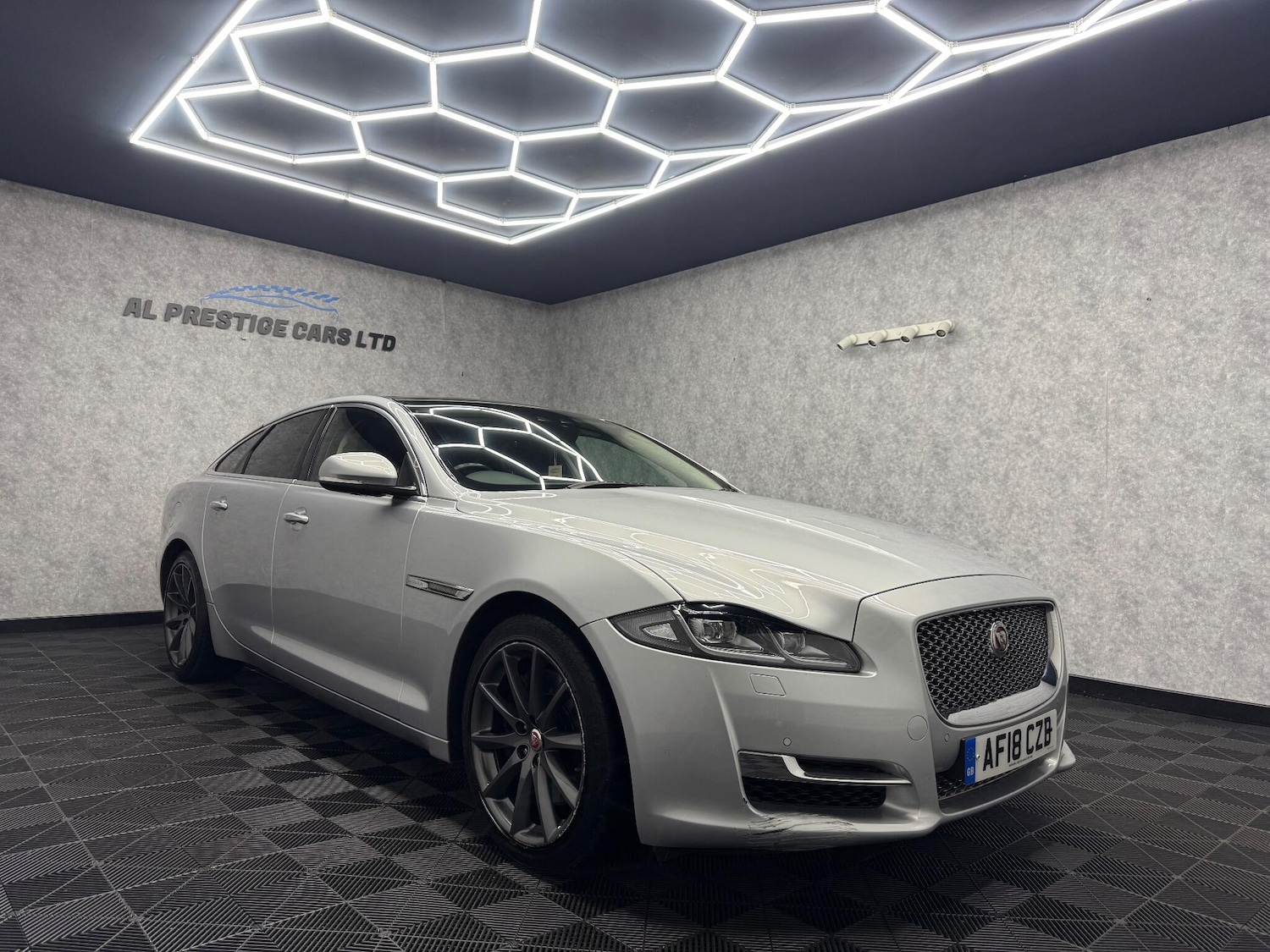 Used Jaguar XJ 2018 for sale - 76513051: Photo 25