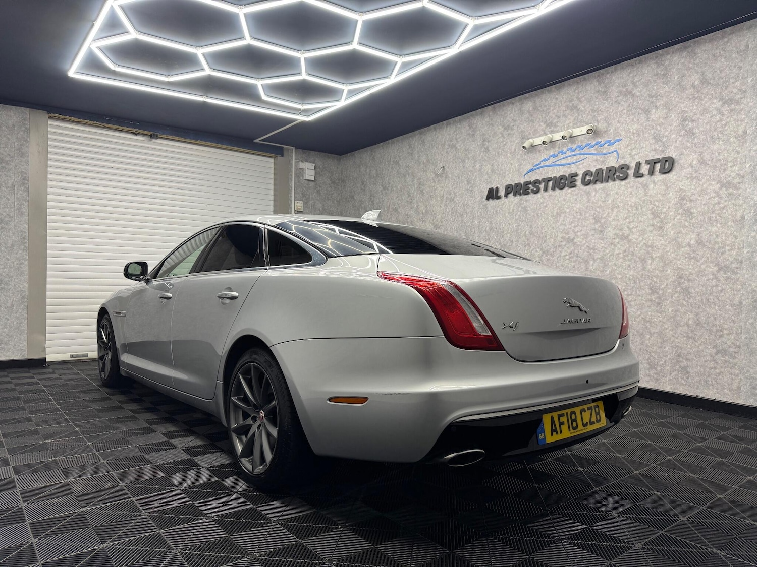 Used Jaguar XJ 2018 for sale - 76513051: Photo 26