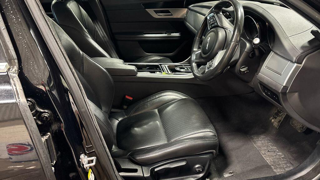 Used Jaguar XF 2017 for sale - 77230133: Photo 4