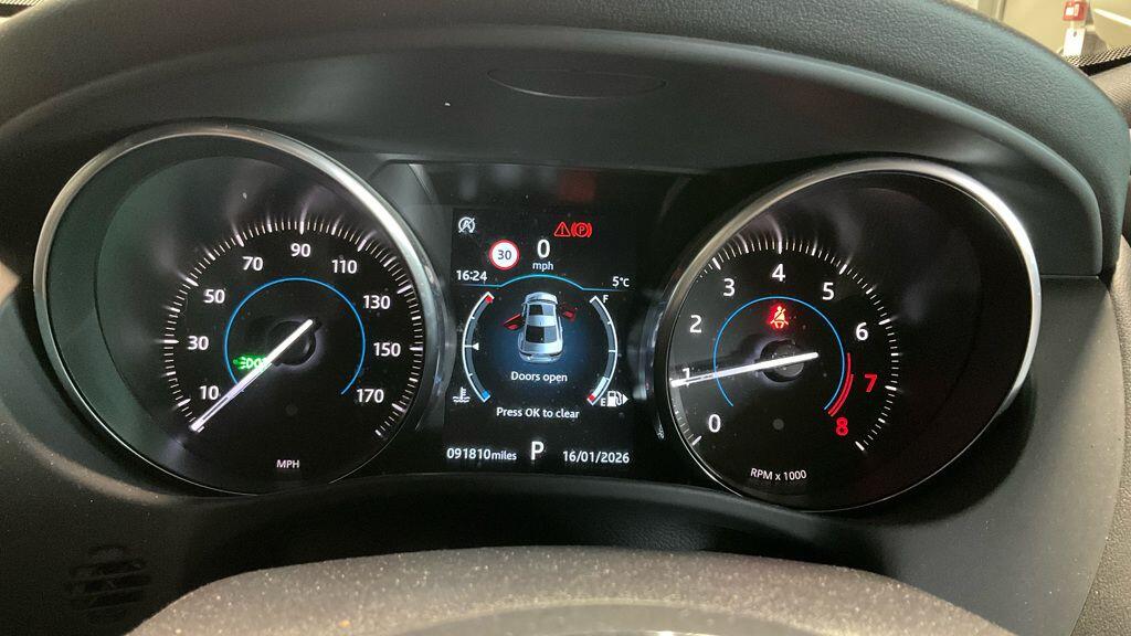 Used Jaguar XE 2019 for sale - 77279897: Photo 5