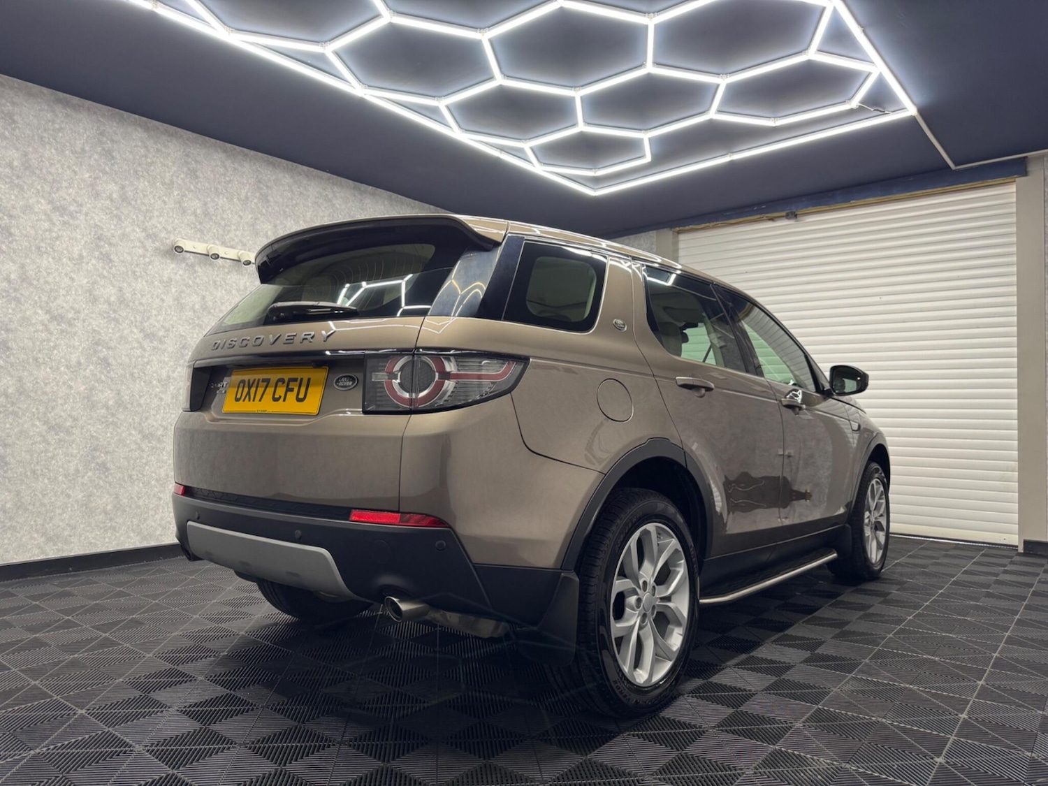 Used Land Rover Discovery Sport 2017 for sale - 76189225: Photo 2