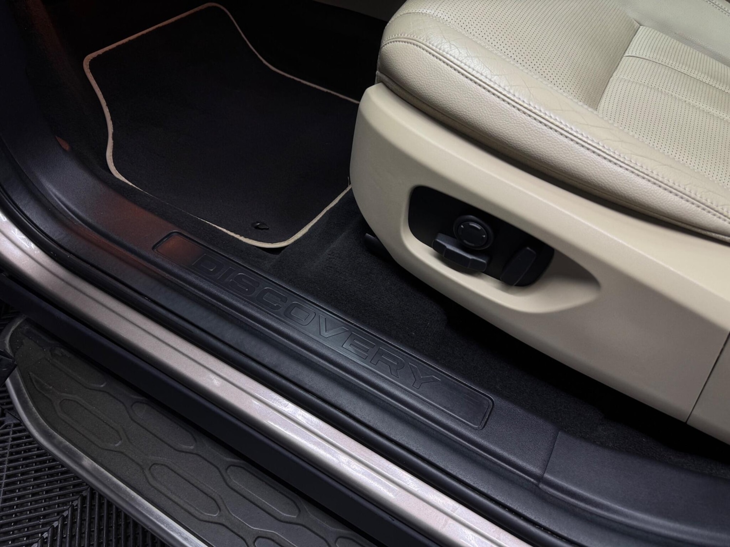 Used Land Rover Discovery Sport 2017 for sale - 76189225: Photo 29