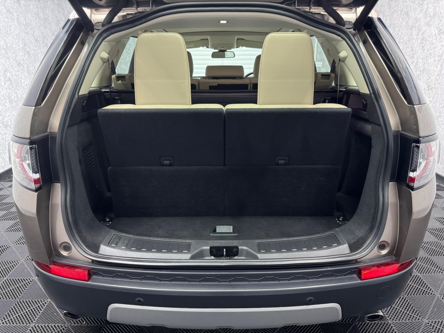 Used Land Rover Discovery Sport 2017 for sale - 76189225: Photo 32