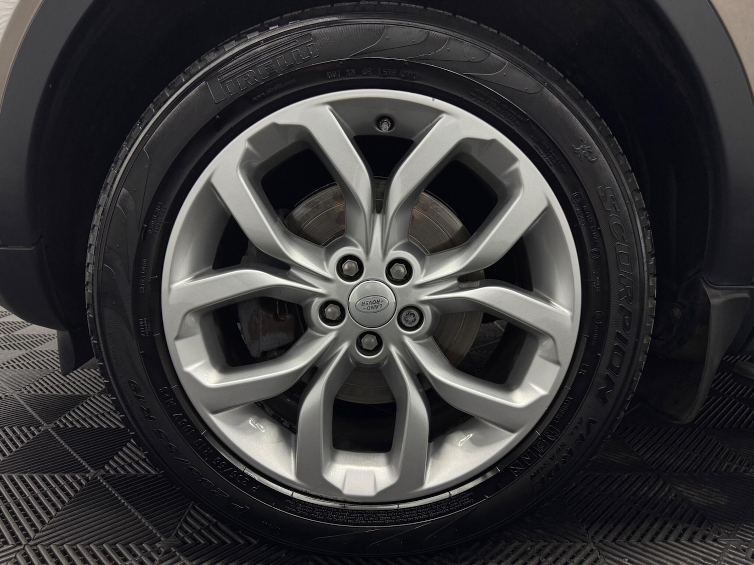 Used Land Rover Discovery Sport 2017 for sale - 76189225: Photo 33