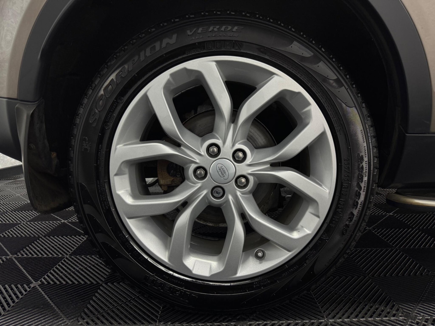 Used Land Rover Discovery Sport 2017 for sale - 76189225: Photo 35