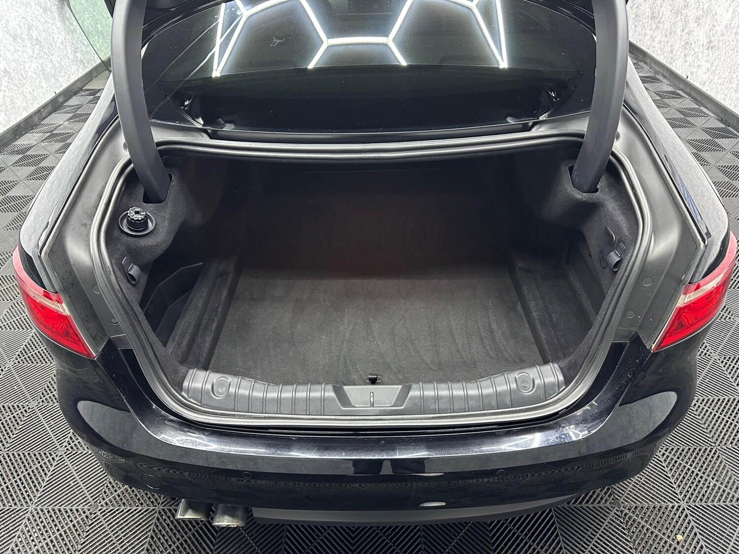 Used Jaguar XF 2017 for sale - 78058358: Photo 21