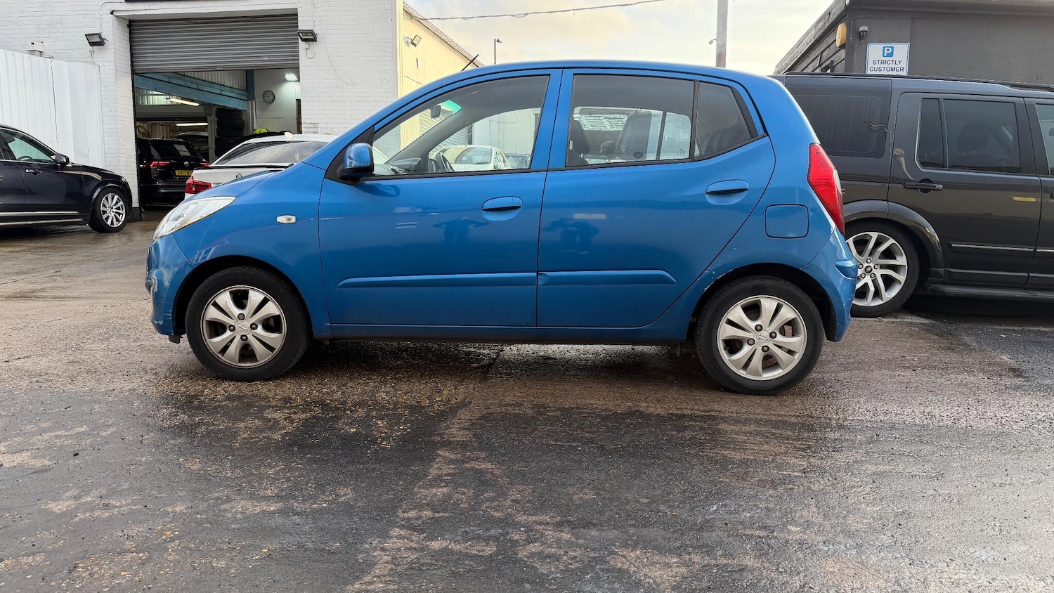 Used Hyundai i10 2011 for sale - 76499364: Photo 1
