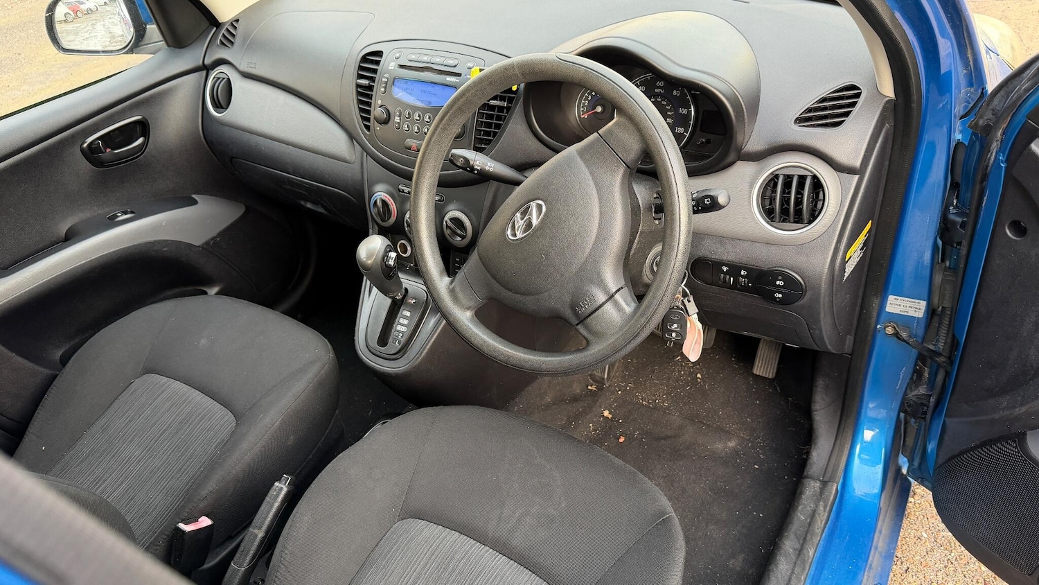 Used Hyundai i10 2011 for sale - 76499364: Photo 9