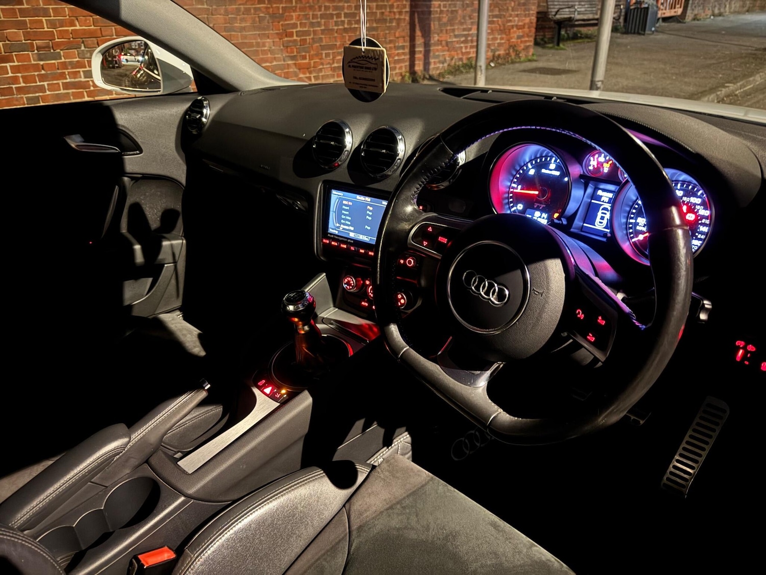 Used Audi TT 2011 for sale - 77015819: Photo 2