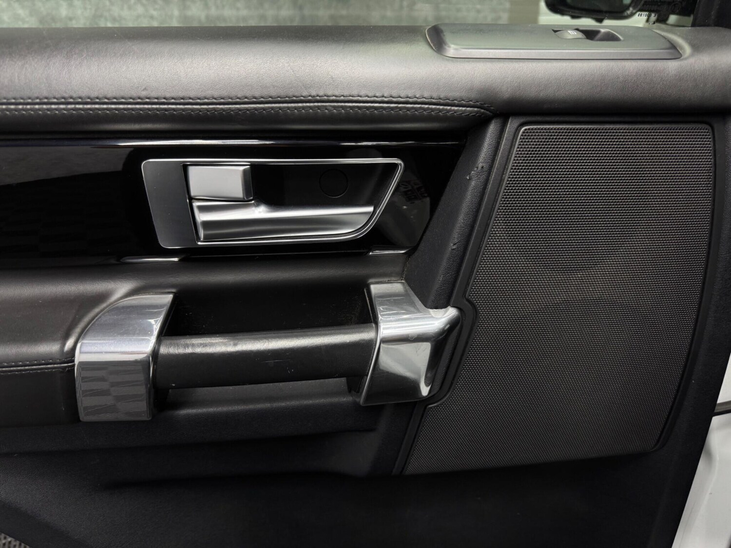 Used Land Rover Discovery 4 2015 for sale - 75728755: Photo 19