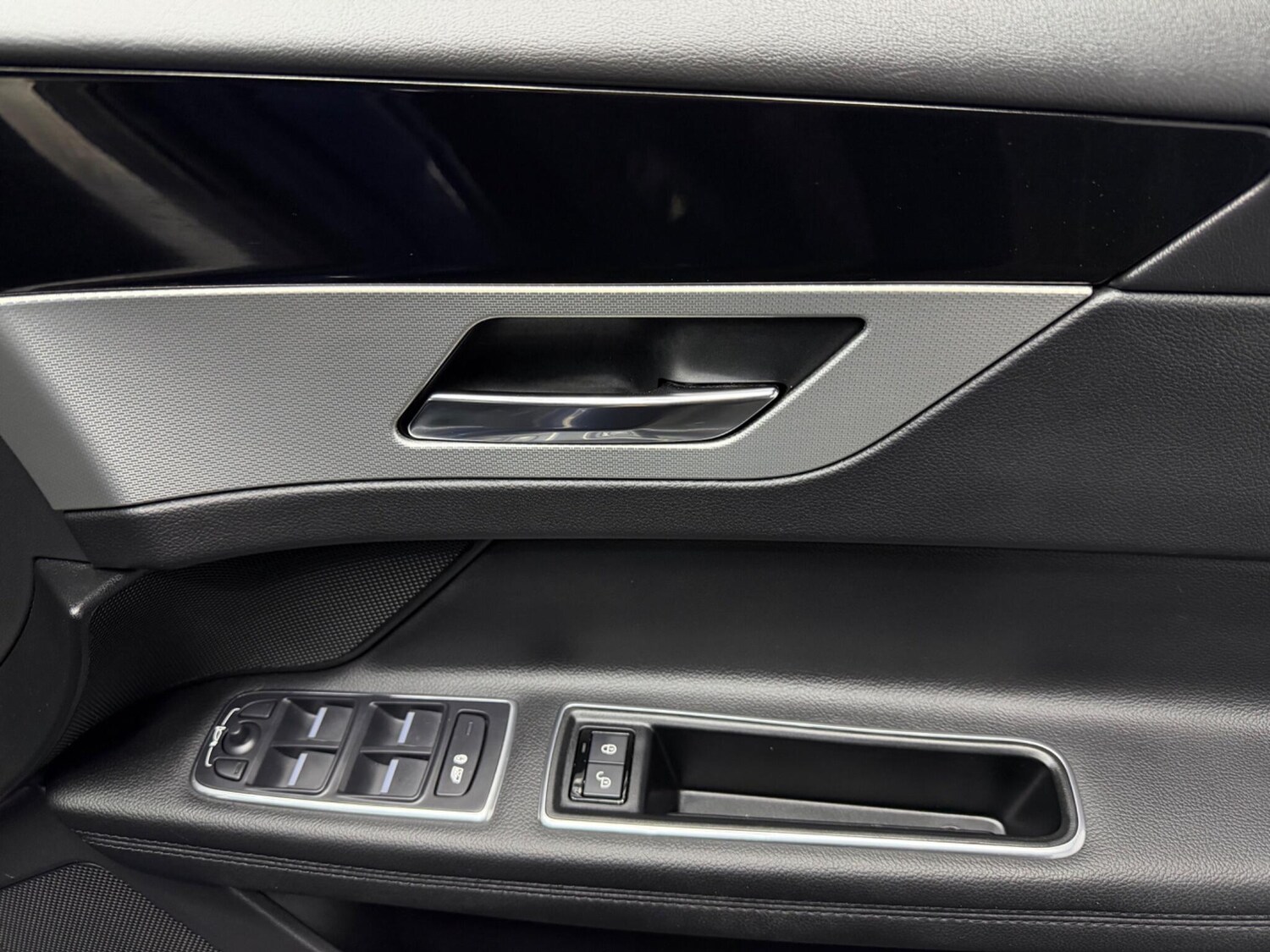 Used Jaguar XF 2016 for sale - 78058372: Photo 22