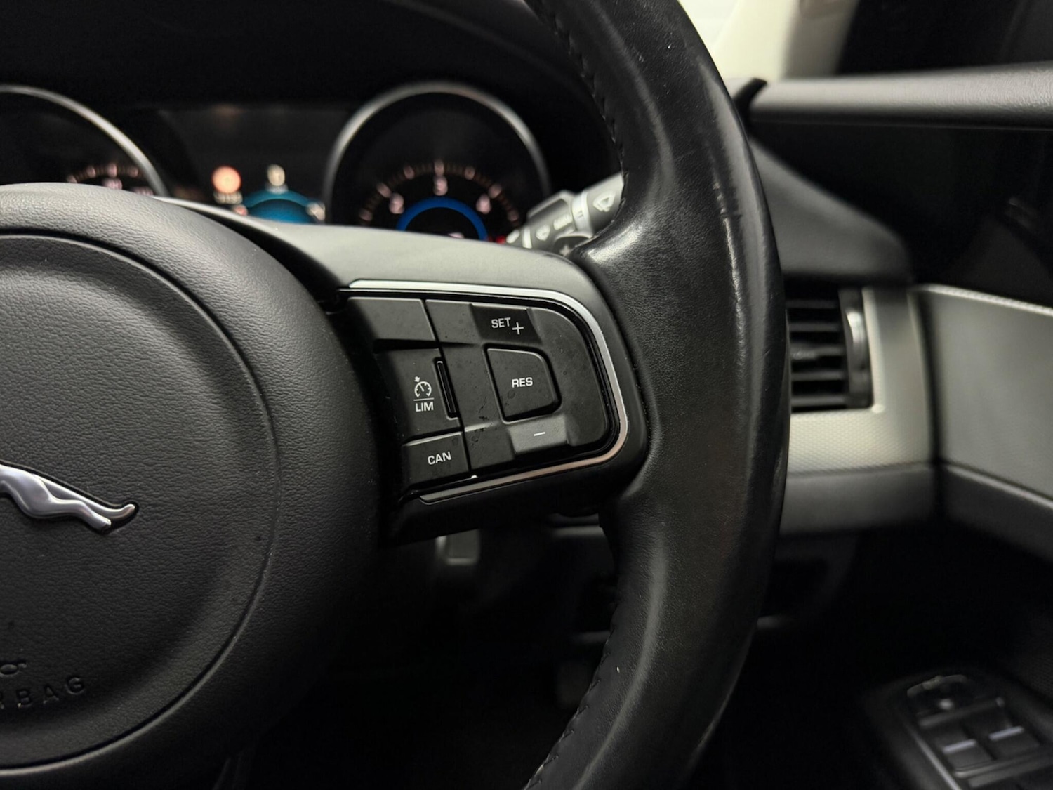 Used Jaguar XF 2016 for sale - 78058372: Photo 9