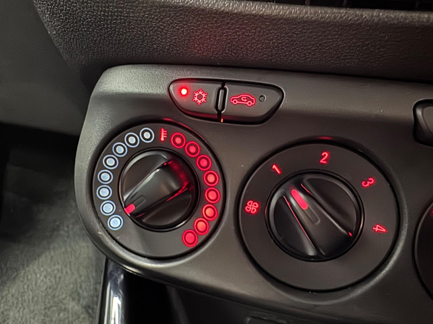 Used Vauxhall ADAM 2017 for sale - 77657942: Photo 10