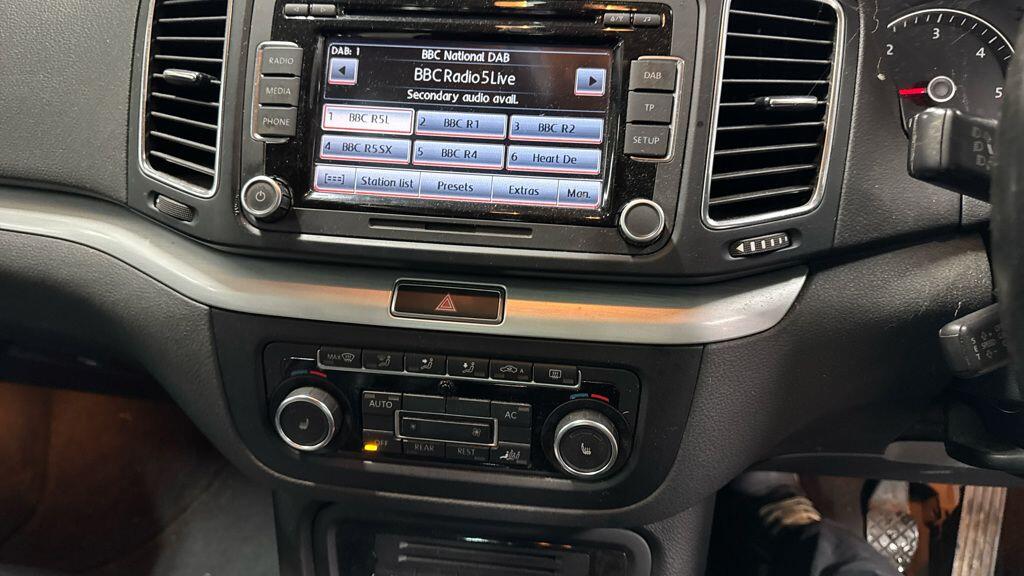 Used Volkswagen Sharan 2011 for sale - 77377500: Photo 4