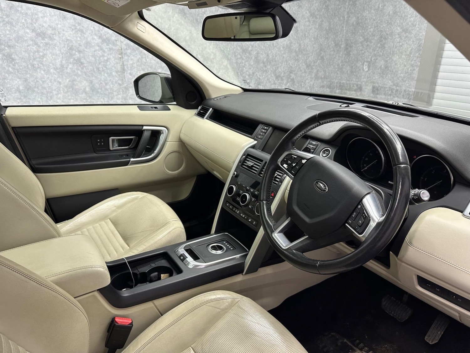 Used Land Rover Discovery Sport 2017 for sale - 78058912: Photo 2