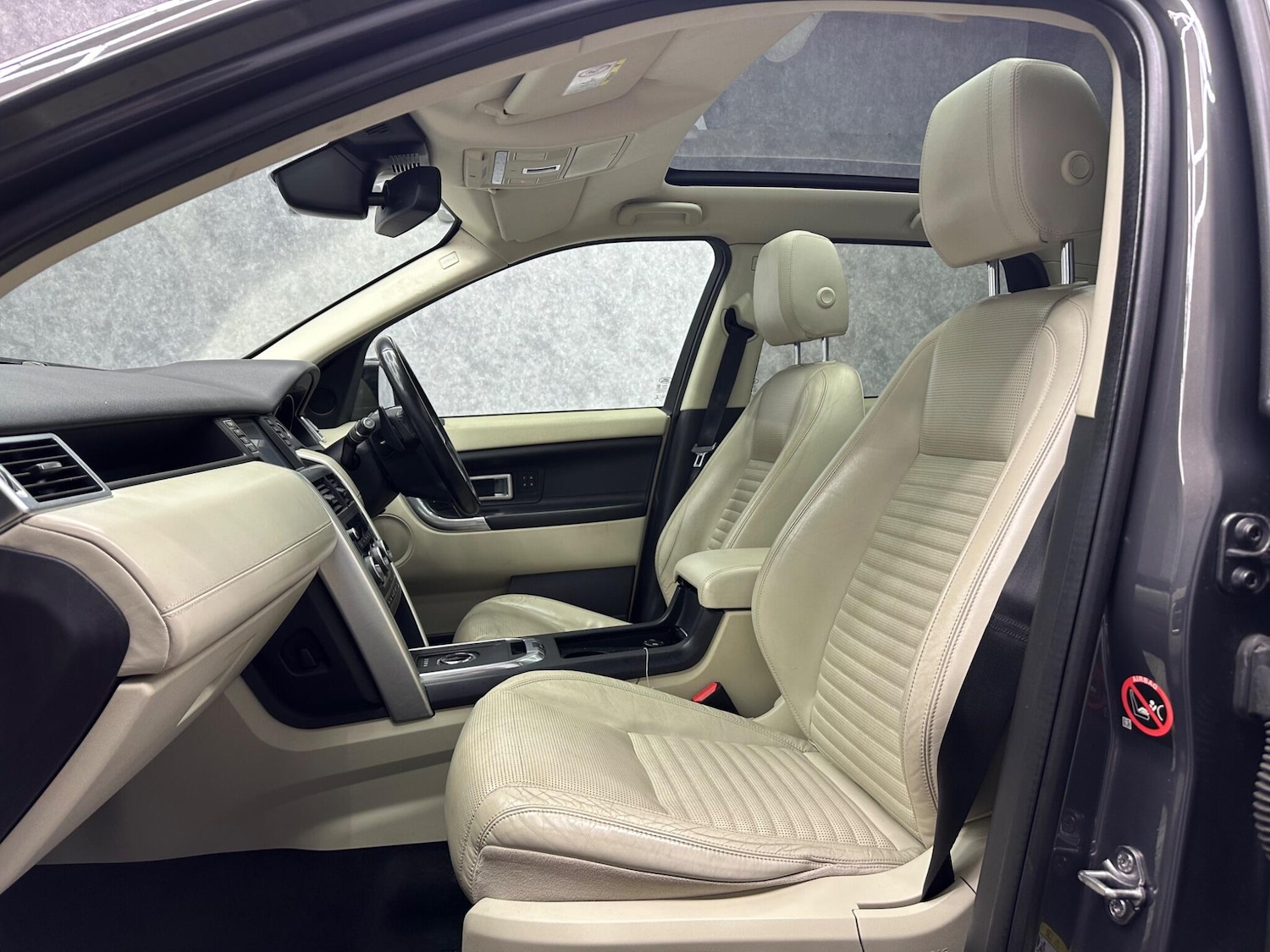 Used Land Rover Discovery Sport 2017 for sale - 78058912: Photo 3