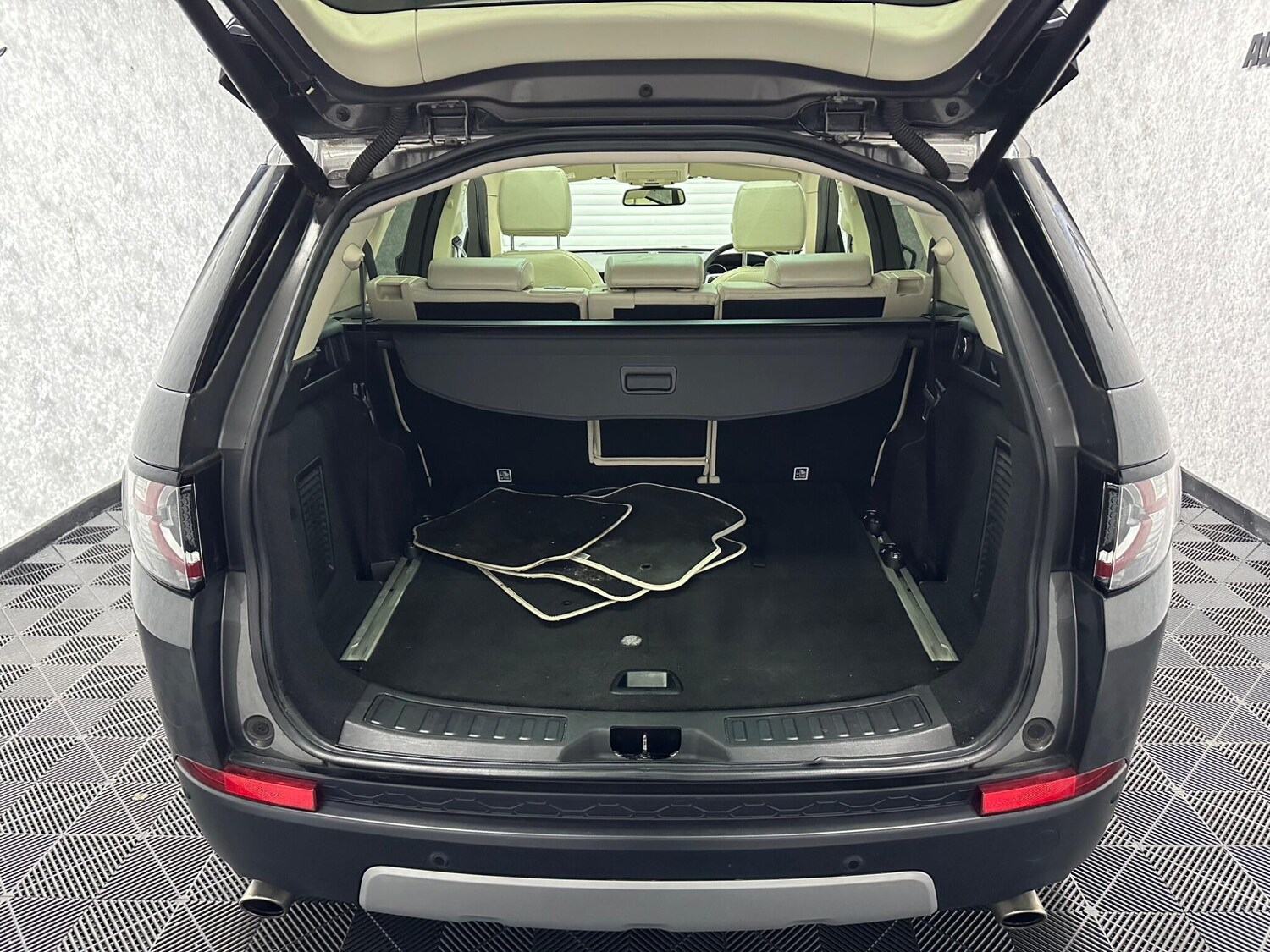 Used Land Rover Discovery Sport 2017 for sale - 78058912: Photo 31