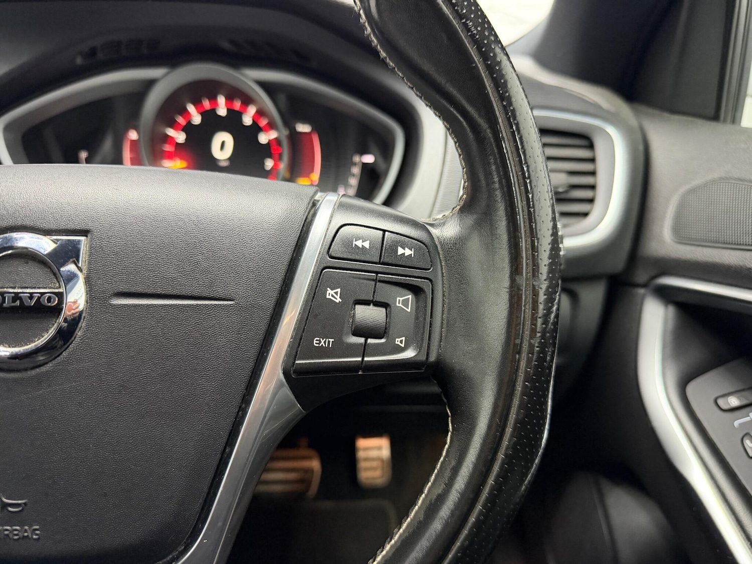 Used Volvo V40 2017 for sale - 78058960: Photo 21