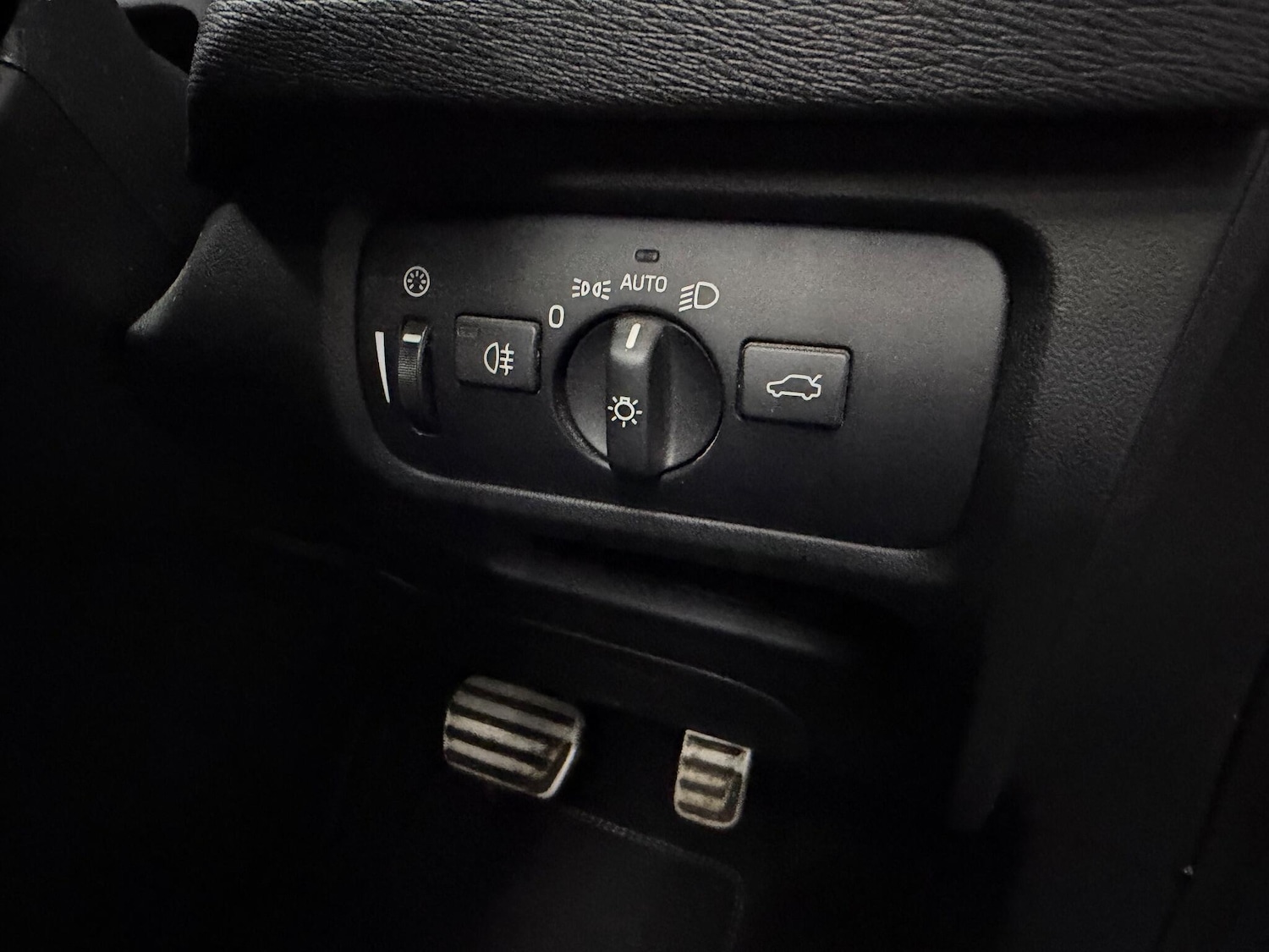 Used Volvo V40 2017 for sale - 78058960: Photo 26