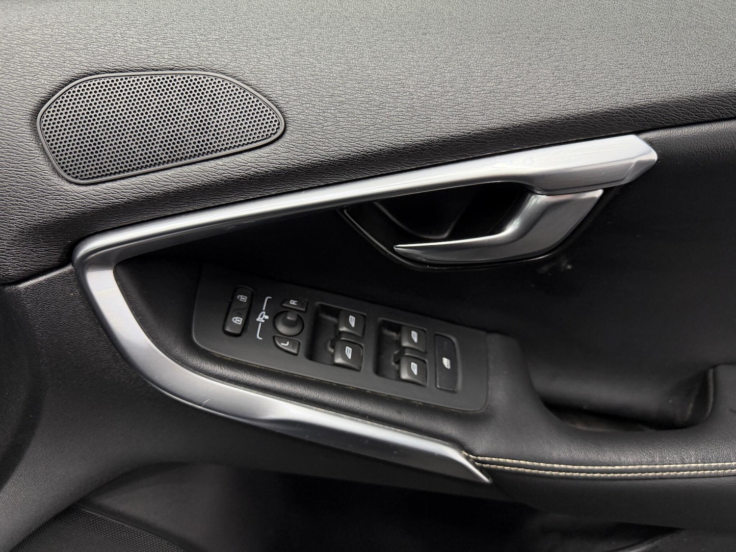 Used Volvo V40 2017 for sale - 78058960: Photo 27